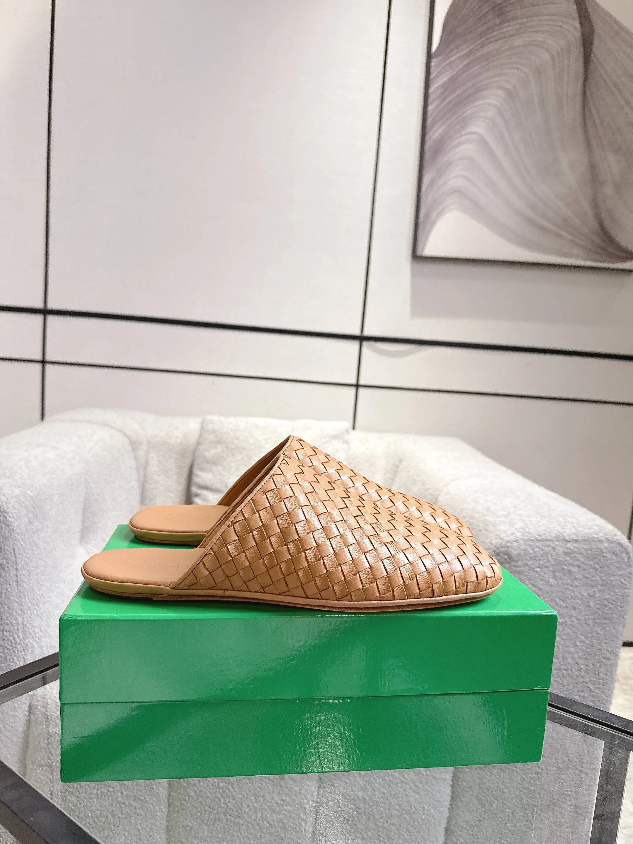 [BV] Top P: 720💰Size for couples: 35-44 (40.41 for women, 38 for men, 45.46.47, custom-made and non-returnable) Bottega Veneta 2025 Autumn counter synchronized genuine leather outsole classic woven half-drag couple model Bottega Veneta square-toe flat shoes, imported mixed sheepskin, imported sheep! Leather outsole! [Rose][Rose]! Purely hand-woven and operated, the original board is reproduced one-to-one! quality assurance!